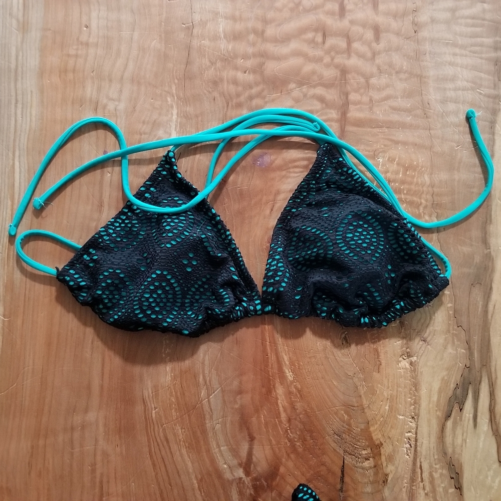 New Black & Blue Textured Swim Top